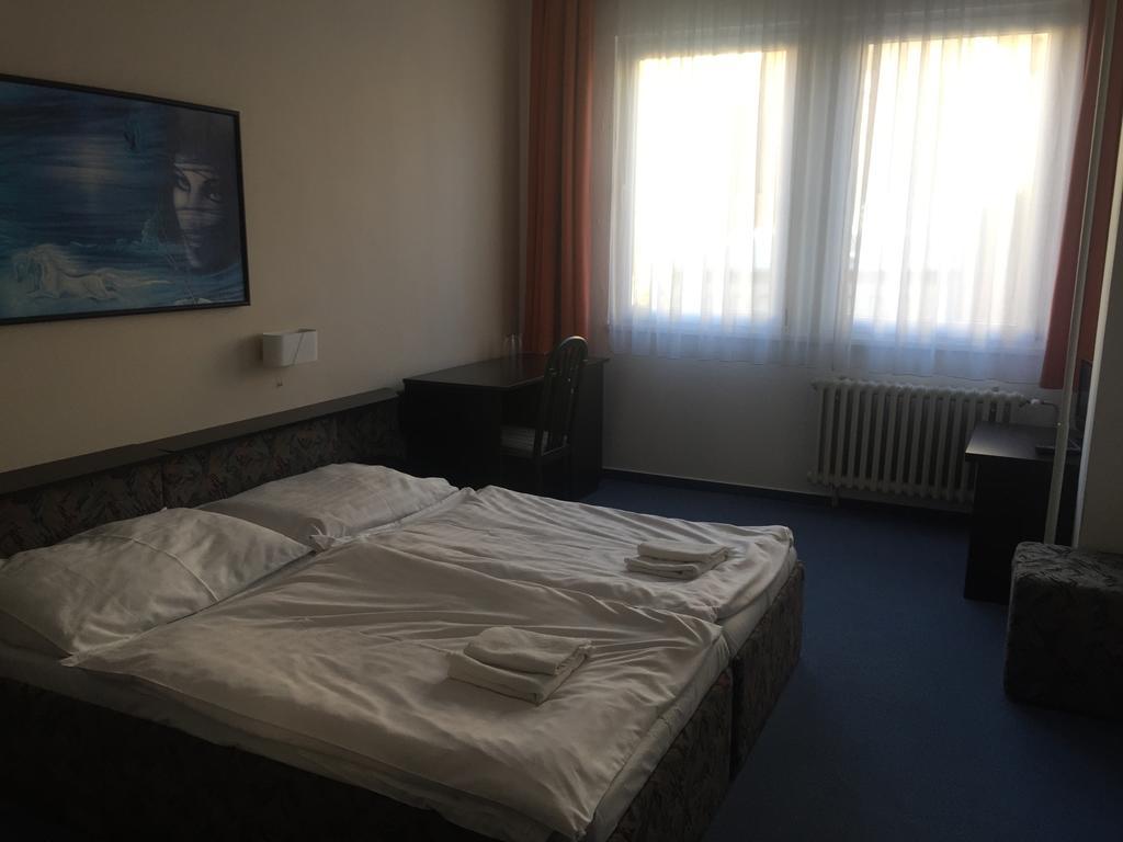 Hotel U Tri Lvu Ceske Budejovice Esterno foto